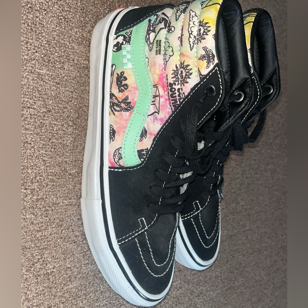 size womens 9.5, pastel skull design - Picture 2 of 4